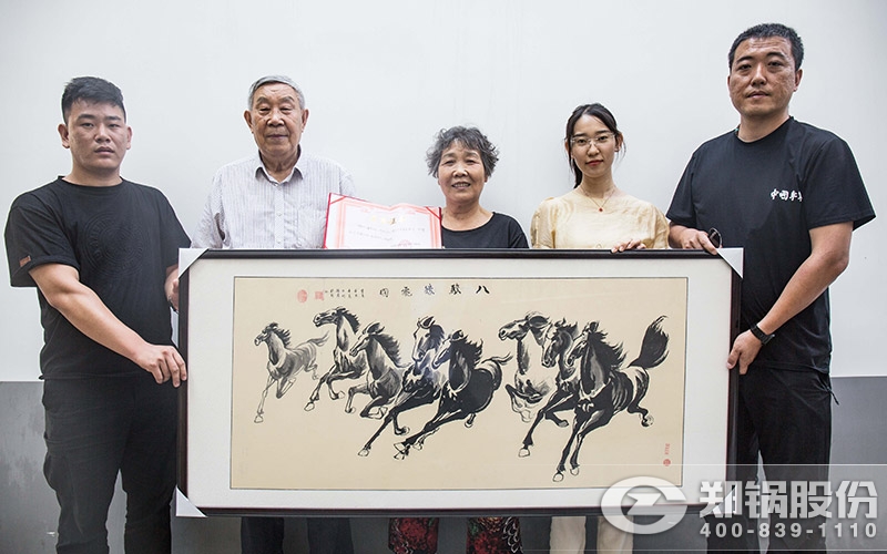 刘本立先生将其画作赠予给eBET易博